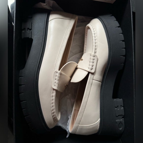 Coach Ruthie Loafer - Picture 3 of 11